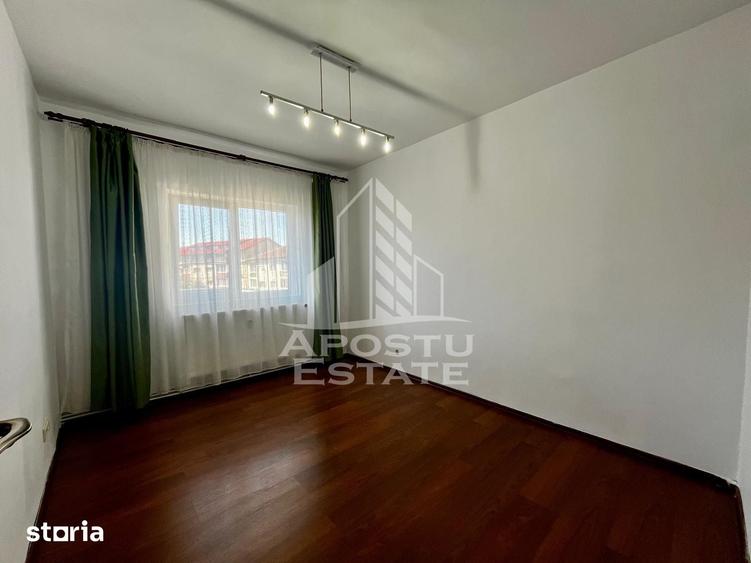 Apartament cu 3 camere decomandat în Est