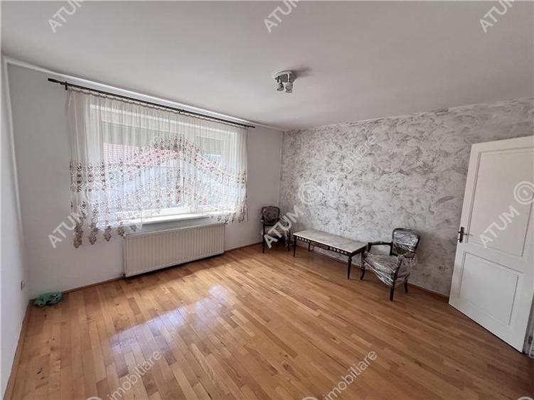 Casă individuală cu 6 camere cu Canalizare în Central
