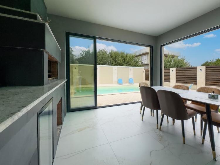 Casă individuală cu 4 camere cu Piscina în Valu lui Traian