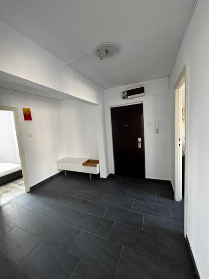 Apartament cu 3 camere decomandat în Exterior Vest