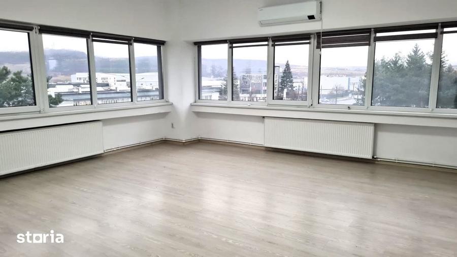 Apartament cu 3 camere în Est