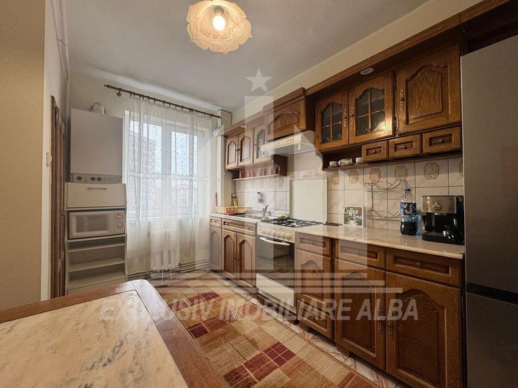 Apartament cu 3 camere decomandat, mobilat în Cetate