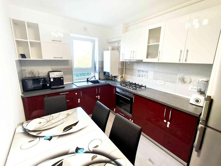 Apartament cu 2 camere decomandat în Tractorul