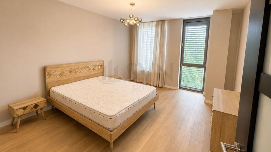 Apartament cu 4 camere decomandat în Băneasa