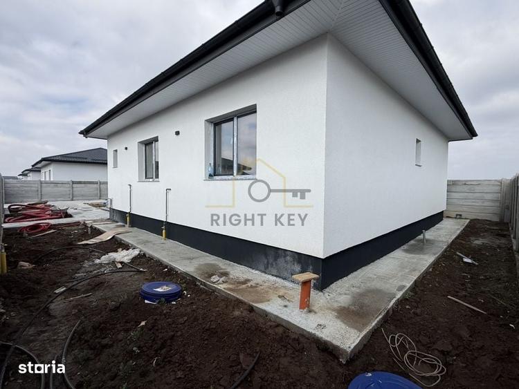Casă cu 4 camere în Olteni