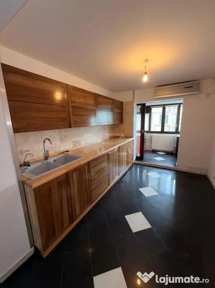 Apartament cu 4 camere semidecomandat în Crângași