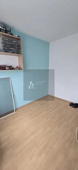 Apartament cu 3 camere semidecomandat în Brâncoveanu