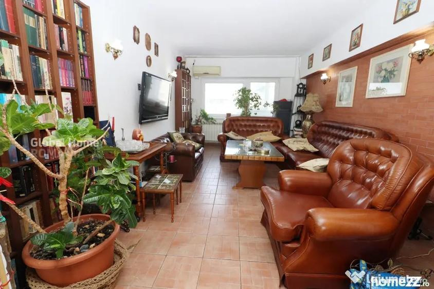Apartament cu 4 camere decomandat în Titulescu