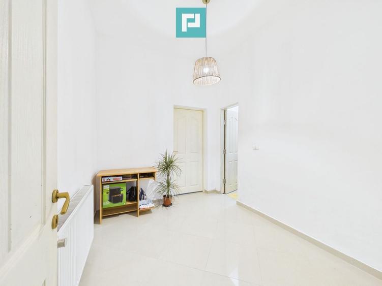 Casă individuală cu 6 camere cu Teren 249 Mp în Pârneava