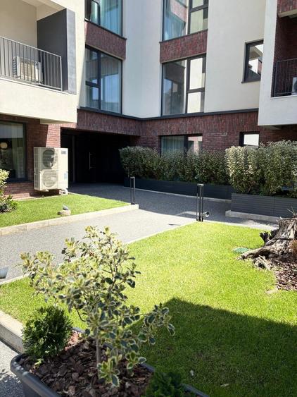 Apartament cu 3 camere nedecomandat în Barbu Văcărescu