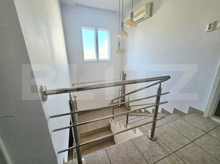 Casă individuală cu 6 camere cu Canalizare în Girocului