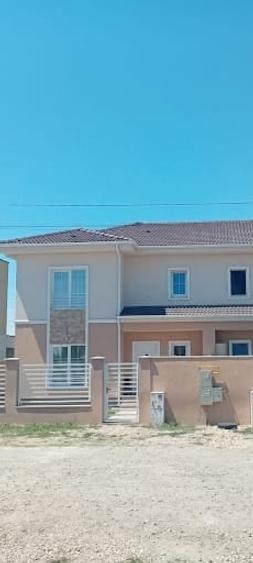 Duplex cu 5 camere cu Canalizare în Moșnița Nouă