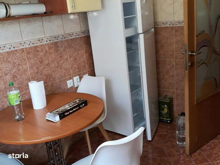 Apartament cu 3 camere semidecomandat, mobilat în Colentina