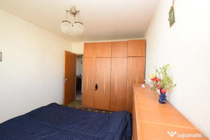 Apartament cu 3 camere decomandat în Dristor