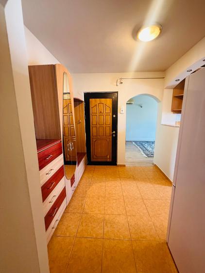 Apartament cu 3 camere decomandat, mobilat în Păcurari