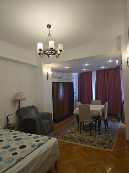 Garsonieră decomandată în Arcul de Triumf