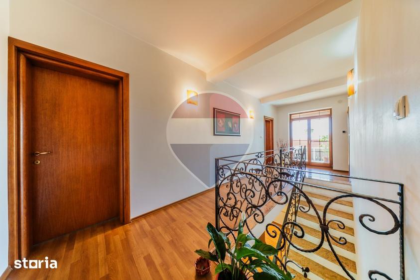 Casă cu 5 camere cu Teren 1030 Mp în Fântânele