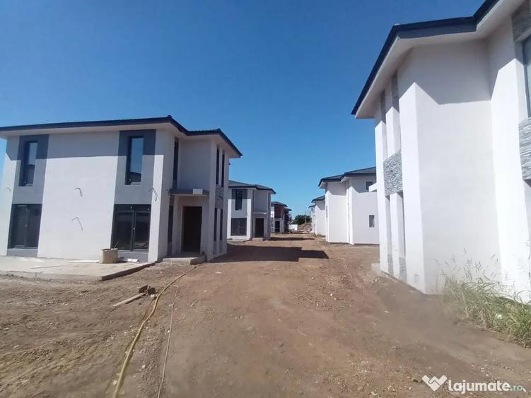 Casă cu 4 camere cu Teren 400 Mp în Central