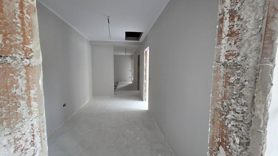 Duplex cu 5 camere cu Canalizare în Dumbrăvița