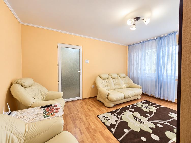 Apartament cu 3 camere semidecomandat în Viziru 1