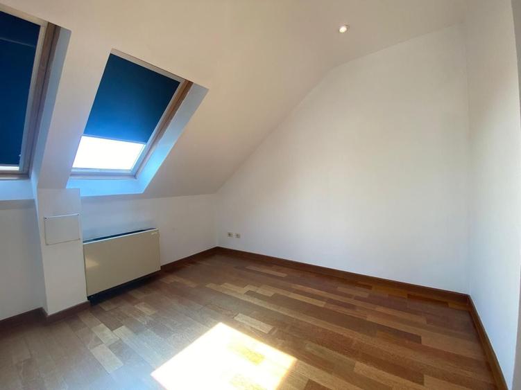 Apartament cu 3 camere decomandat, mobilat în Arcul de Triumf