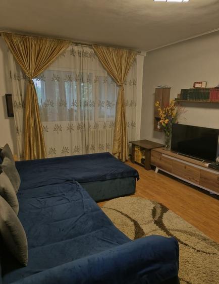 Apartament cu 3 camere decomandat în Metalurgie