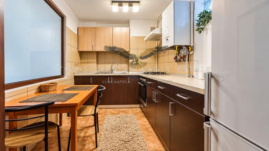 Apartament cu 2 camere decomandat, mobilat în Central