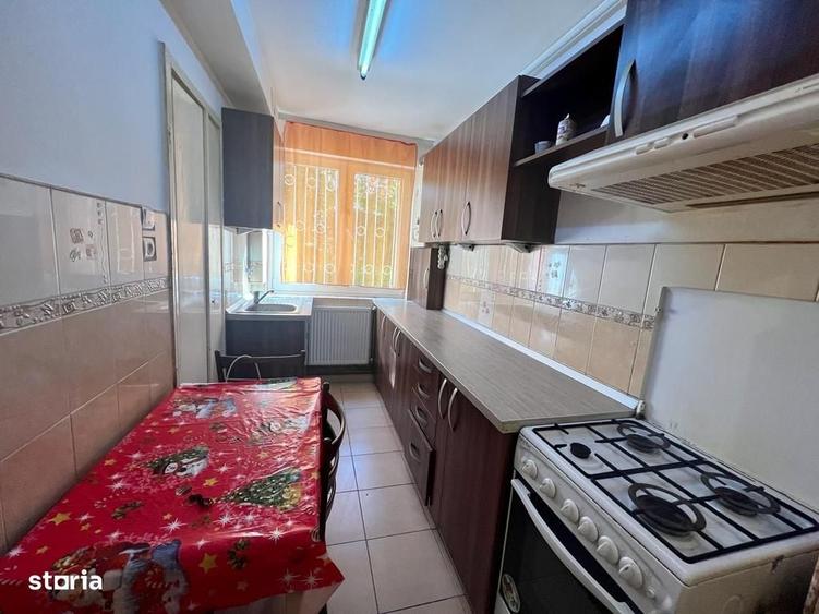 Apartament cu 3 camere decomandat în Cornișa