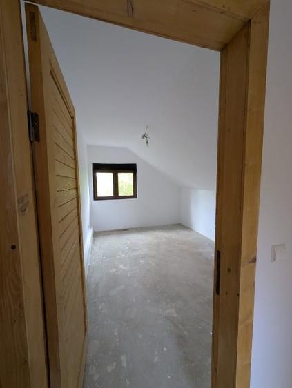 Casă individuală cu 5 camere cu Canalizare în Hârsa
