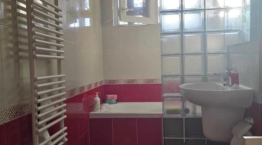 Apartament cu 3 camere decomandat în Circumvalațiunii