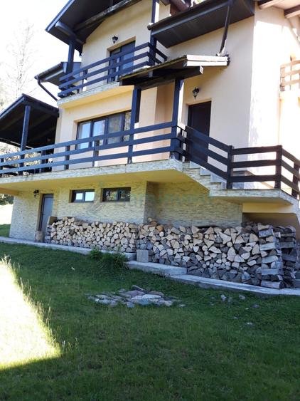 Hotel/Pensiune, de 133 mp, în Vârtop