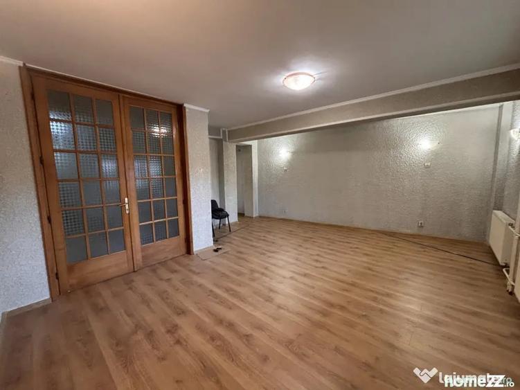 Casă cu 5 camere cu Teren 300 Mp în Calea Călărașilor