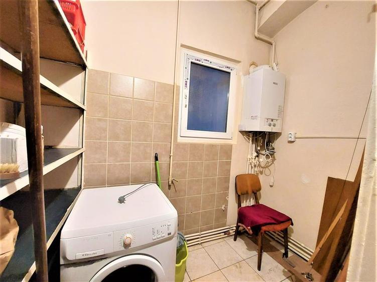 Apartament cu 3 camere semidecomandat în Boul Roșu