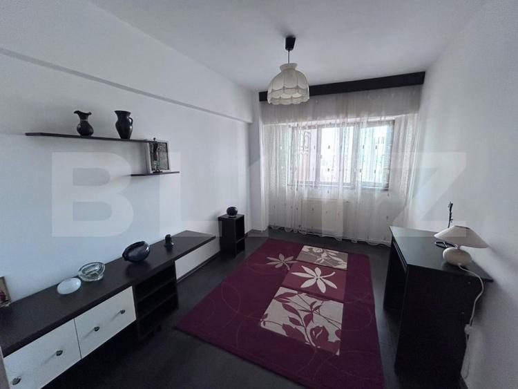 Apartament cu 3 camere decomandat, mobilat în Central