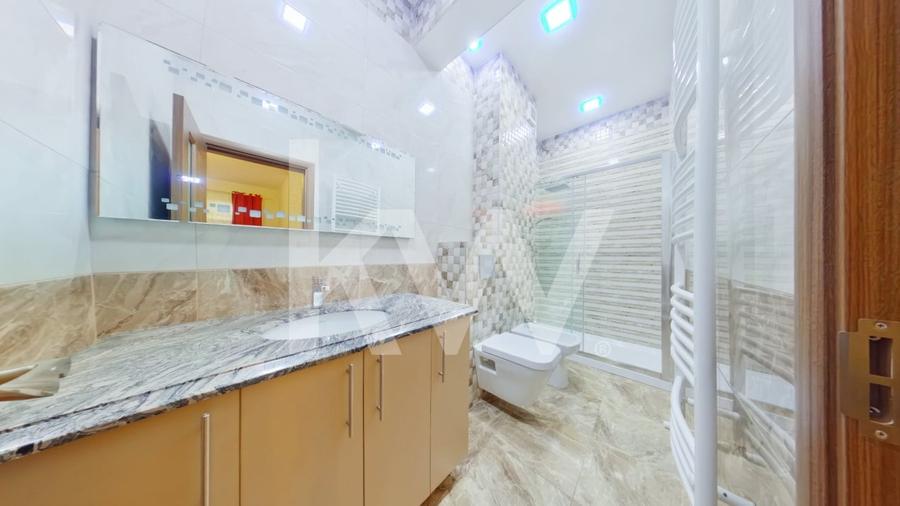 Apartament cu 3 camere decomandat, mobilat în Tractorul