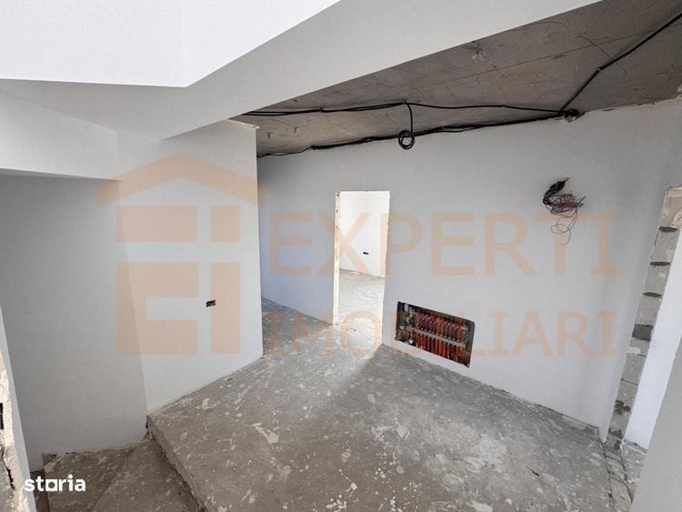Casă cu 4 camere cu Teren 214 Mp în Palazu Mare