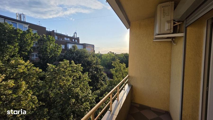 Apartament cu 4 camere decomandat în Complex Studențesc