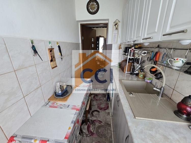 Apartament cu 2 camere nedecomandat, mobilat în Narcisa