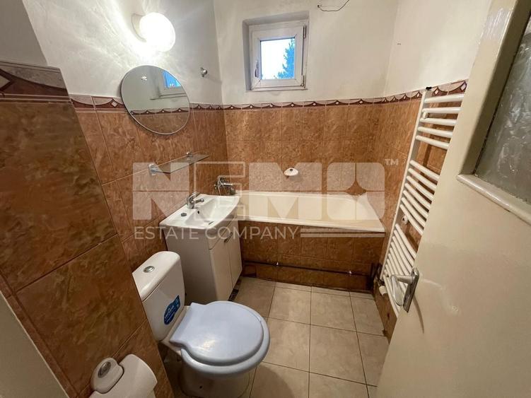Apartament cu 3 camere semidecomandat în Central
