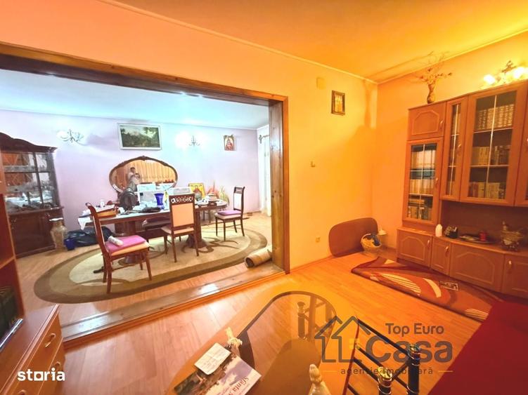 Casă cu 4 camere cu Teren 1676 Mp în Central