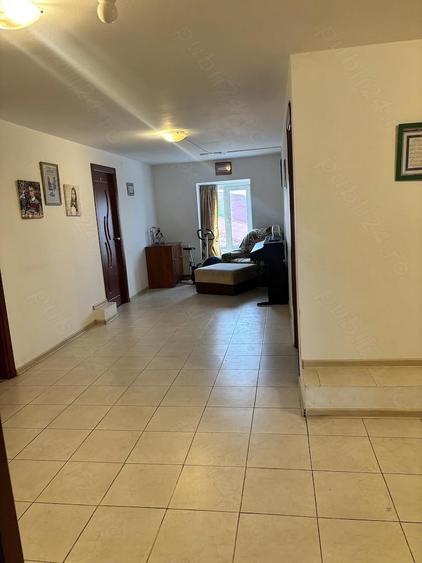 Spațiu comercial, de 150 mp, în Costi