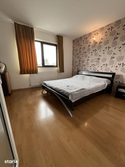 Casă cu 4 camere cu Teren 330 Mp în Bradu