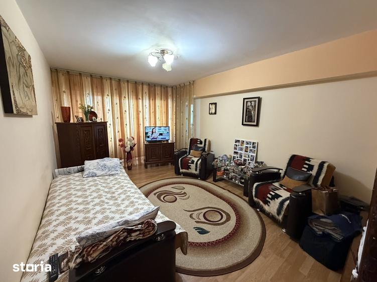Apartament cu 4 camere în Rahova