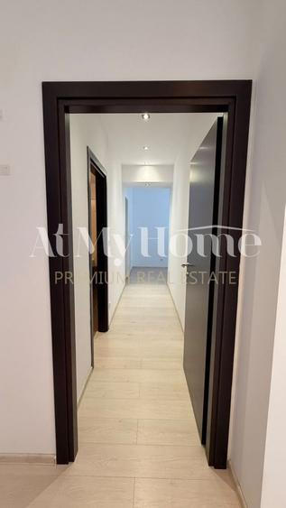 Apartament cu 3 camere decomandat, mobilat în Iancu Nicolae