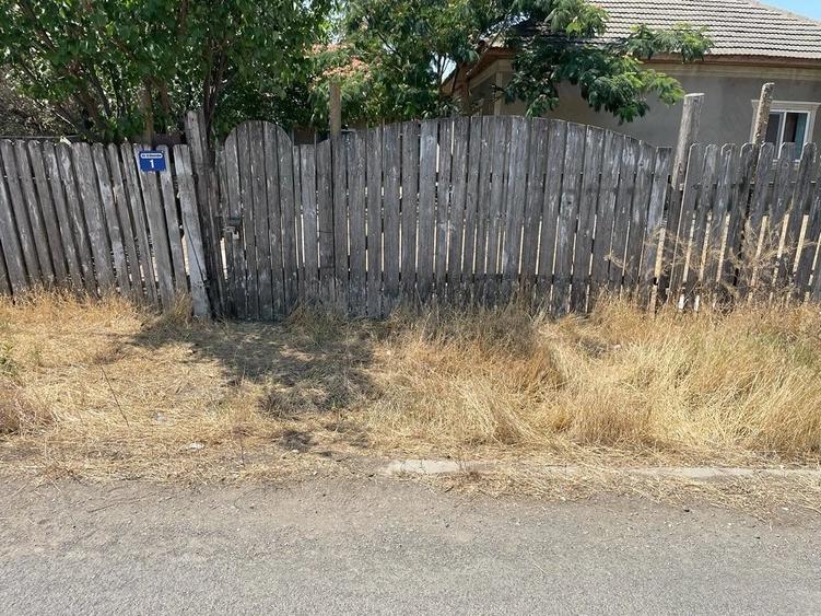 Casă cu 4 camere cu Teren 4614 Mp în Lăstuni