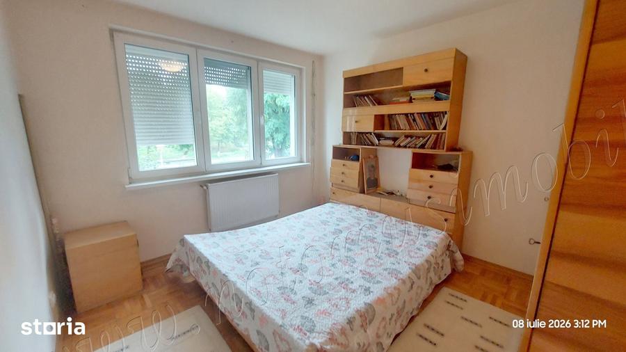 Apartament cu 3 camere semidecomandat în Est