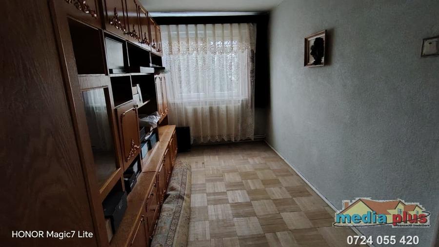 Apartament cu 3 camere semidecomandat în Micro 39