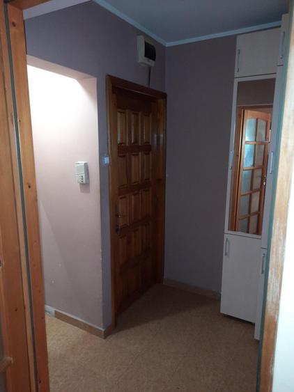 Apartament cu 2 camere semidecomandat în Olteniței