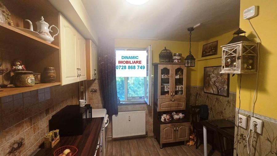 Apartament cu 3 camere decomandat în Ozana
