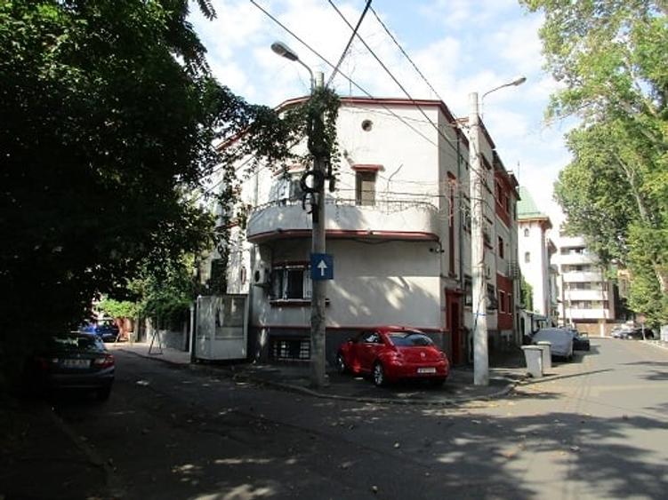Casă cu 5 camere cu Teren 400 Mp în Cotroceni
